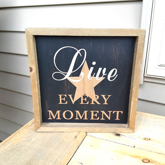 direct international Other - Live every Moment quote decoration